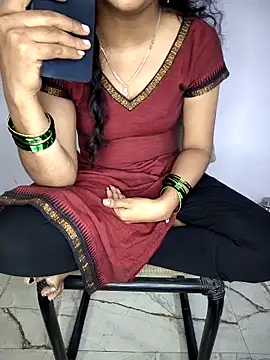 lovelygirl4567 online show from April 2, 5:54 pm