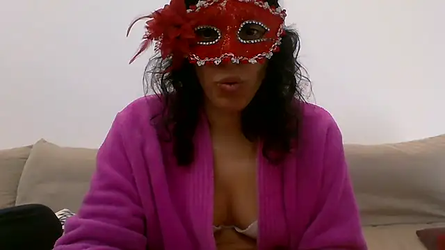 couple-tuga online show from February 17, 11:34 am