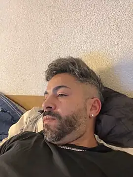 Snapshot of Dourado007 chatting on January 2, 10:22 pm Dourado007 online show from January 2, 10:22 pm