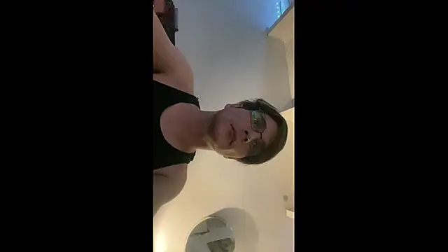 Snapshot of TylerXAnthony chatting on October 30, 10:10 pm TylerXAnthony online show from October 30, 10:10 pm