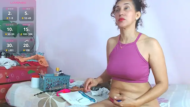 Snapshot of latinabueno41 chatting on March 7, 1:09 am latinabueno41 online show from March 7, 1:09 am