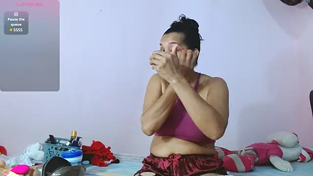 Snapshot of latinabueno41 chatting on October 25, 11:43 pm latinabueno41 online show from October 25, 11:43 pm