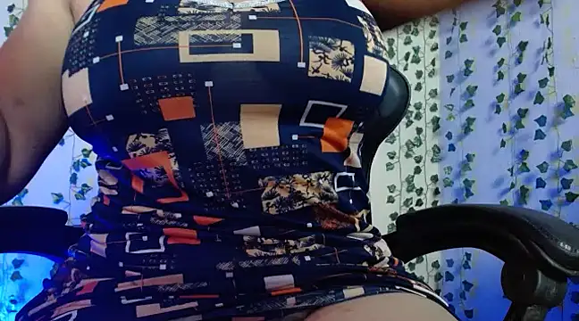 Snapshot of Dirtydiva1 chatting on January 12, 8:47 pm Dirtydiva1 online show from January 12, 8:47 pm