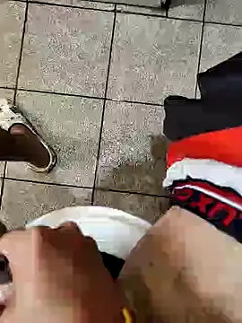 Snapshot of dreamers_dick chatting on January 17, 2:18 am dreamers dick online show from January 17, 2:18 am