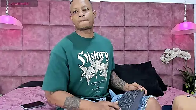 Snapshot of Josep_Ston chatting on November 10, 9:36 pm Josep Ston online show from November 10, 9:36 pm