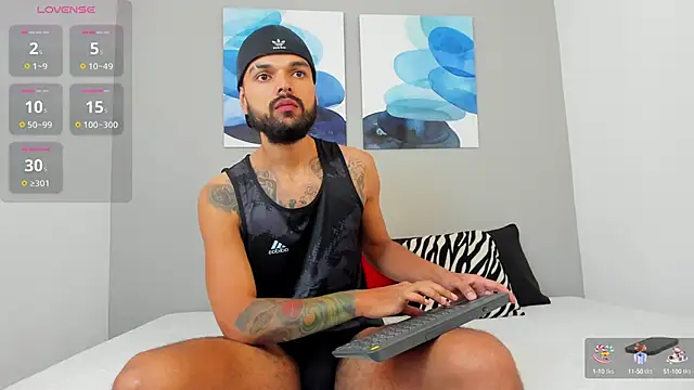 Snapshot of Emilio_Wolf chatting on February 8, 7:05 pm Emilio Wolf online show from February 8, 7:05 pm