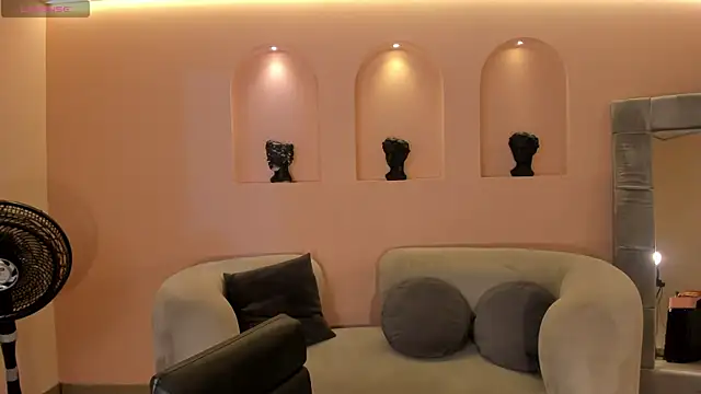 NiaSalvatore online show from October 28, 7:27 pm