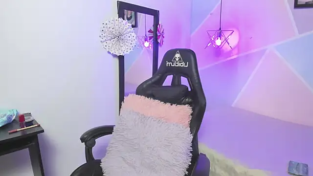 katy handerson online show from January 25, 7:39 pm