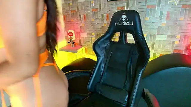 katy handerson online show from January 8, 8:33 pm