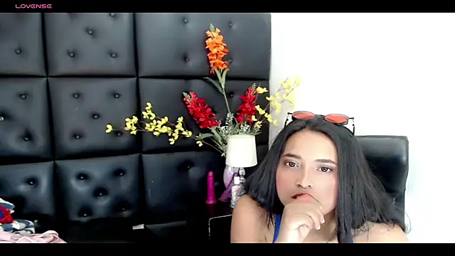 Snapshot of Carolaine01 chatting on March 3, 10:10 pm Carolaine01 online show from March 3, 10:10 pm