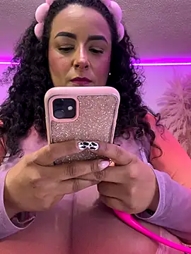 Snapshot of ariadna_cooper chatting on October 19, 4:24 am ariadna cooper online show from October 19, 4:24 am