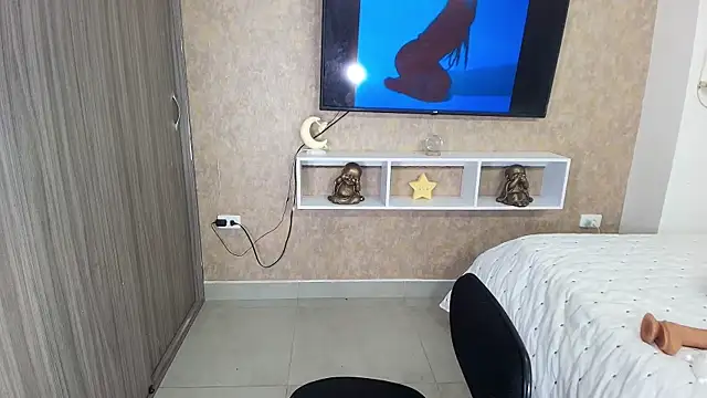 Snapshot of sexy_melany_xxx chatting on December 13, 12:17 pm sexy melany xxx online show from December 13, 12:17 pm