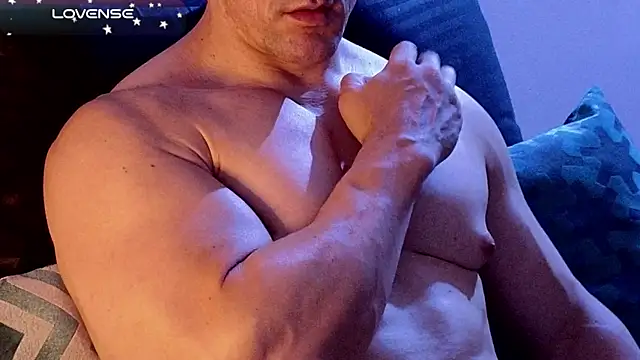 Snapshot of life_warrior chatting on December 19, 5:18 pm life warrior online show from December 19, 5:18 pm