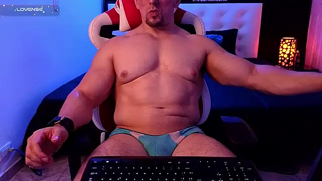 Snapshot of life_warrior chatting on October 5, 2:32 am life warrior online show from October 5, 2:32 am