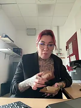 Mia-Fuchs online show from February 12, 8:27 am