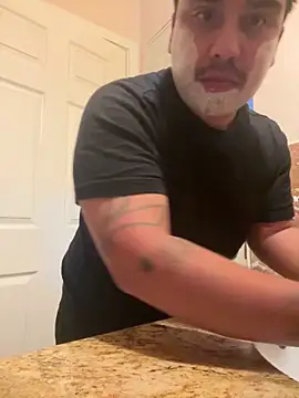 Snapshot of LA_cloudzzpnp chatting on January 4, 7:03 am LA cloudzzpnp online show from January 4, 7:03 am