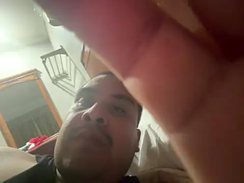 Snapshot of LA_cloudzzpnp chatting on February 9, 9:24 am LA cloudzzpnp online show from February 9, 9:24 am