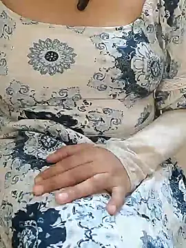 Snapshot of mallupriyapriya chatting on January 9, 9:16 am mallupriyapriya online show from January 9, 9:16 am