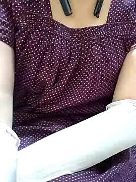 Snapshot of mallupriyapriya chatting on January 16, 8:00 am mallupriyapriya online show from January 16, 8:00 am