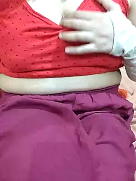 Snapshot of mallupriyapriya chatting on February 1, 8:18 am mallupriyapriya online show from February 1, 8:18 am