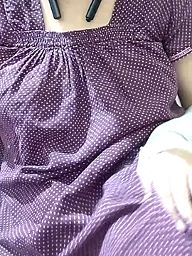 Snapshot of mallupriyapriya chatting on February 14, 5:14 pm mallupriyapriya online show from February 14, 5:14 pm