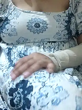 Snapshot of mallupriyapriya chatting on March 16, 9:38 am mallupriyapriya online show from March 16, 9:38 am