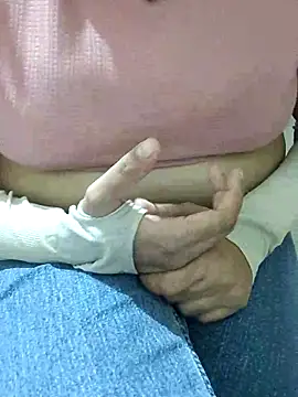 Snapshot of mallupriyapriya chatting on March 20, 9:48 am mallupriyapriya online show from March 20, 9:48 am