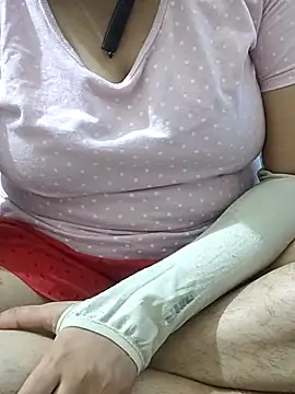 Snapshot of mallupriyapriya chatting on November 6, 8:48 am mallupriyapriya online show from November 6, 8:48 am