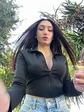 Maddy Jones online show from January 18, 8:09 pm