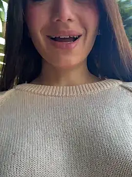 Maddy Jones online show from January 31, 8:01 pm