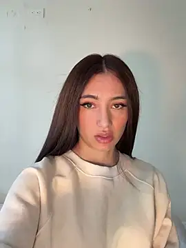 Maddy Jones online show from March 4, 4:09 pm