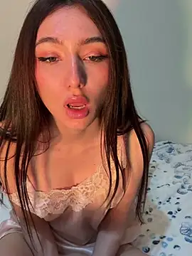 Maddy Jones online show from March 20, 4:42 pm