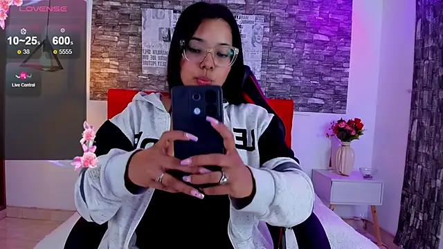 Snapshot of Emily_sc chatting on January 20, 4:34 pm Emily sc online show from January 20, 4:34 pm