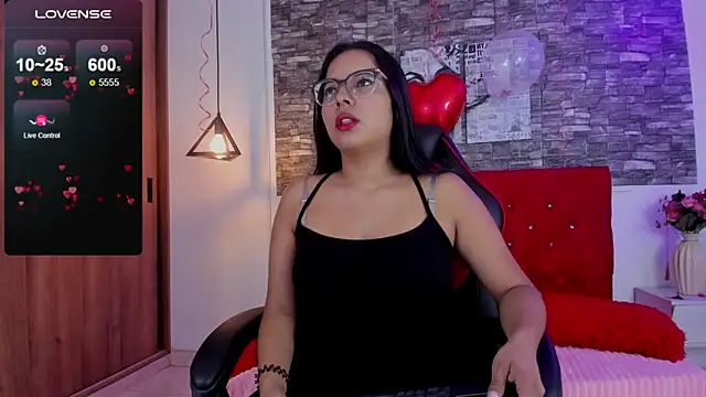 Snapshot of Emily_sc chatting on February 7, 3:52 pm Emily sc online show from February 7, 3:52 pm