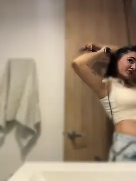 Snapshot of LiaOwen_ chatting on May 23, 10:47 pm LiaOwen online show from May 23, 10:47 pm