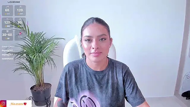 Snapshot of NiiaEvanss chatting on February 27, 7:15 pm NiiaEvanss online show from February 27, 7:15 pm