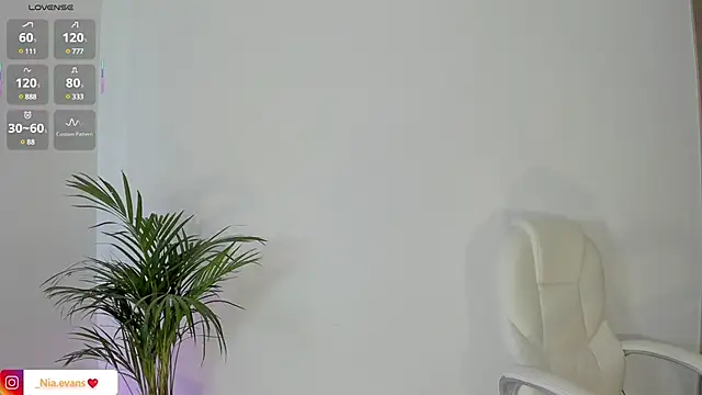 Snapshot of NiiaEvanss chatting on March 3, 4:35 pm NiiaEvanss online show from March 3, 4:35 pm