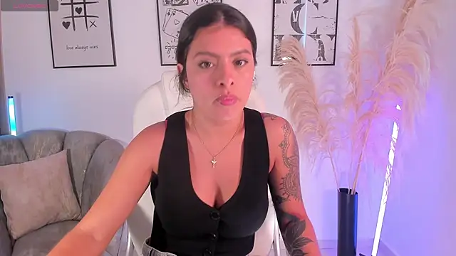 Snapshot of NiiaEvanss chatting on October 2, 3:30 pm NiiaEvanss online show from October 2, 3:30 pm