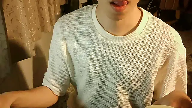 KYU890428 online show from April 9, 5:07 pm