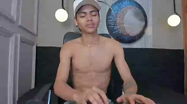 Snapshot of adam_piarse01 chatting on January 11, 6:35 am adam piarse01 online show from January 11, 6:35 am