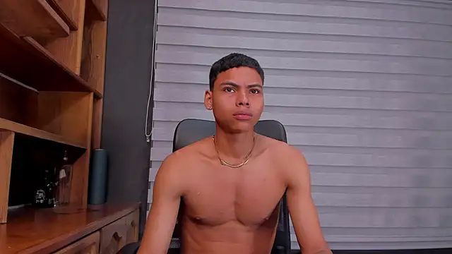 Snapshot of adam_piarse01 chatting on March 19, 9:48 pm adam piarse01 online show from March 19, 9:48 pm