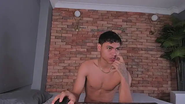 Snapshot of adam_piarse01 chatting on November 27, 10:56 pm adam piarse01 online show from November 27, 10:56 pm