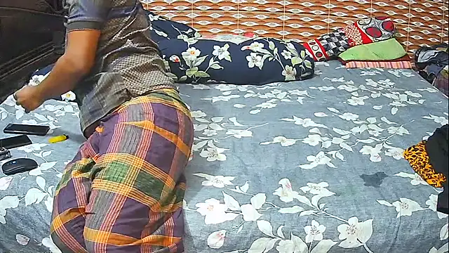 Hot Nila online show from April 10, 3:45 am