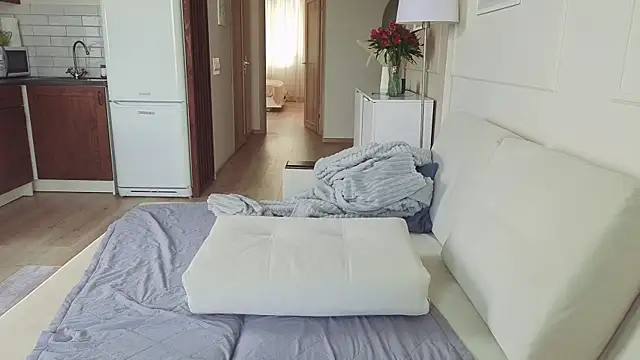 KristineEsme online show from October 12, 6:12 am