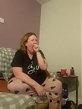 curvy girl71 online show from February 24, 7:09 pm