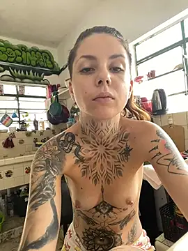 Snapshot of Izy_cute_ chatting on February 9, 7:52 pm Izy cute online show from February 9, 7:52 pm