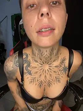 Snapshot of Izy_cute_ chatting on February 12, 6:30 pm Izy cute online show from February 12, 6:30 pm