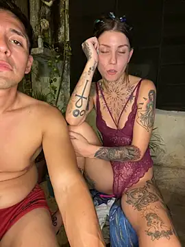 Snapshot of Izy_cute_ chatting on February 20, 8:06 am Izy cute online show from February 20, 8:06 am