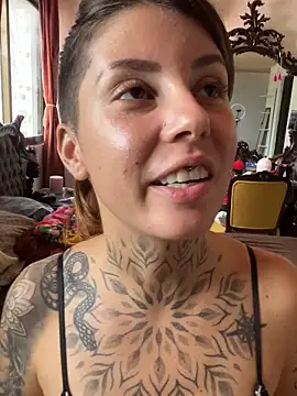 Snapshot of Izy_cute_ chatting on October 3, 7:33 pm Izy cute online show from October 3, 7:33 pm