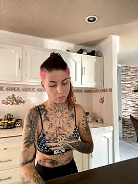 Snapshot of Izy_cute_ chatting on November 18, 5:17 pm Izy cute online show from November 18, 5:17 pm